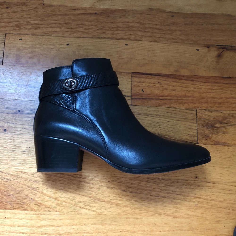 Coach Black Patricia Womens Leather Almond Toe Ankle Fashion Boots/Booties